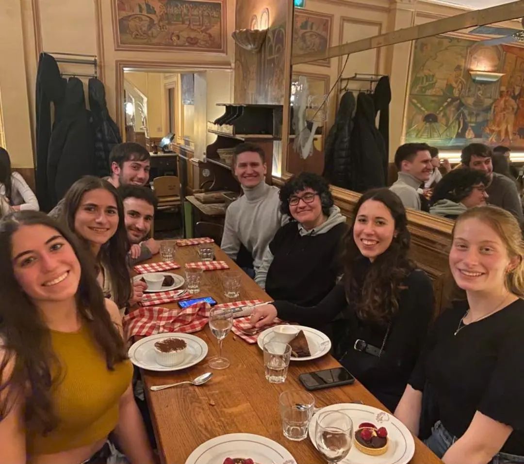 Společná večeře s Portugalci v místní restauraci